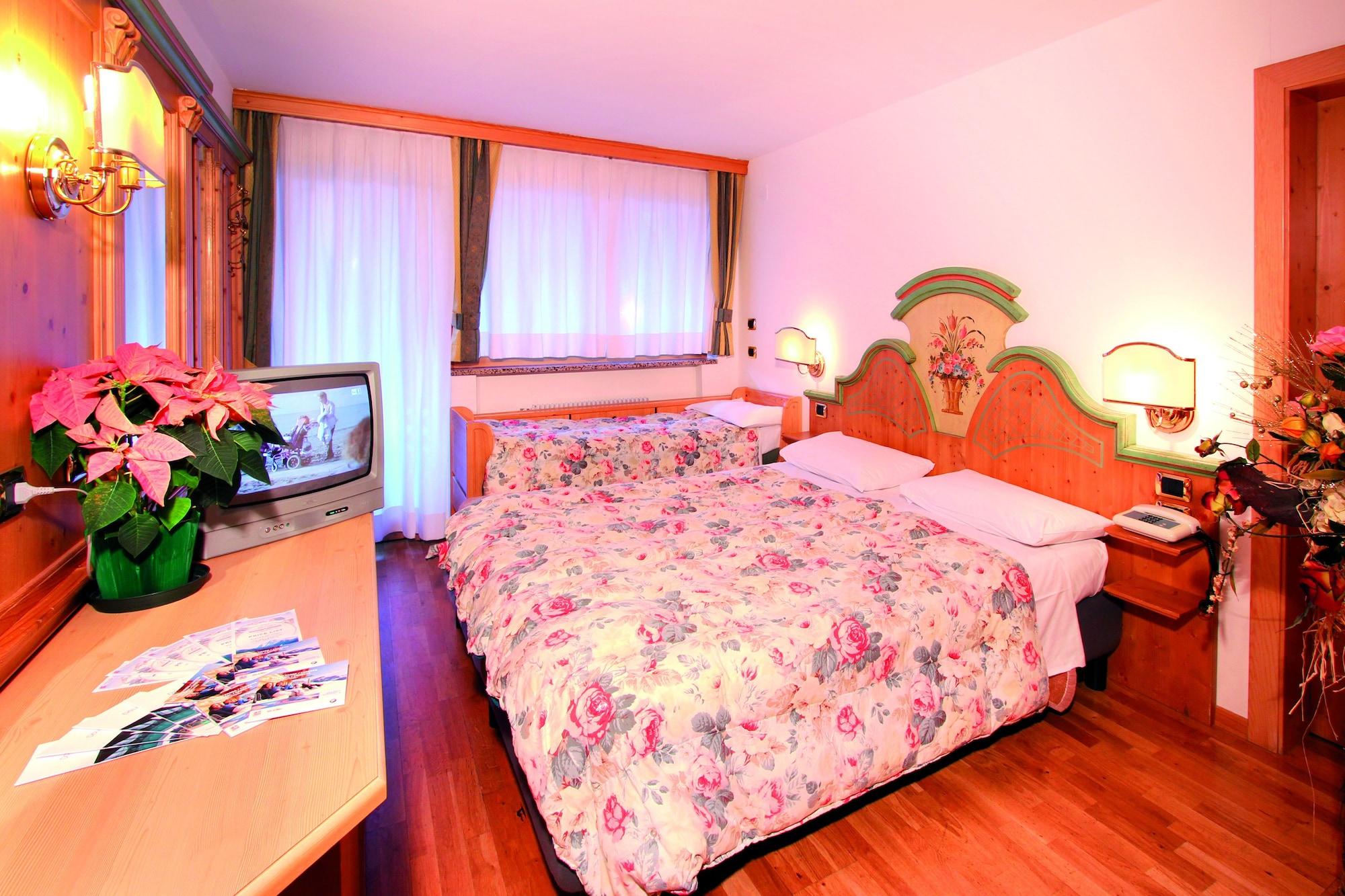 Hotel Dolomiti Schloss カナツェーイ エクステリア 写真