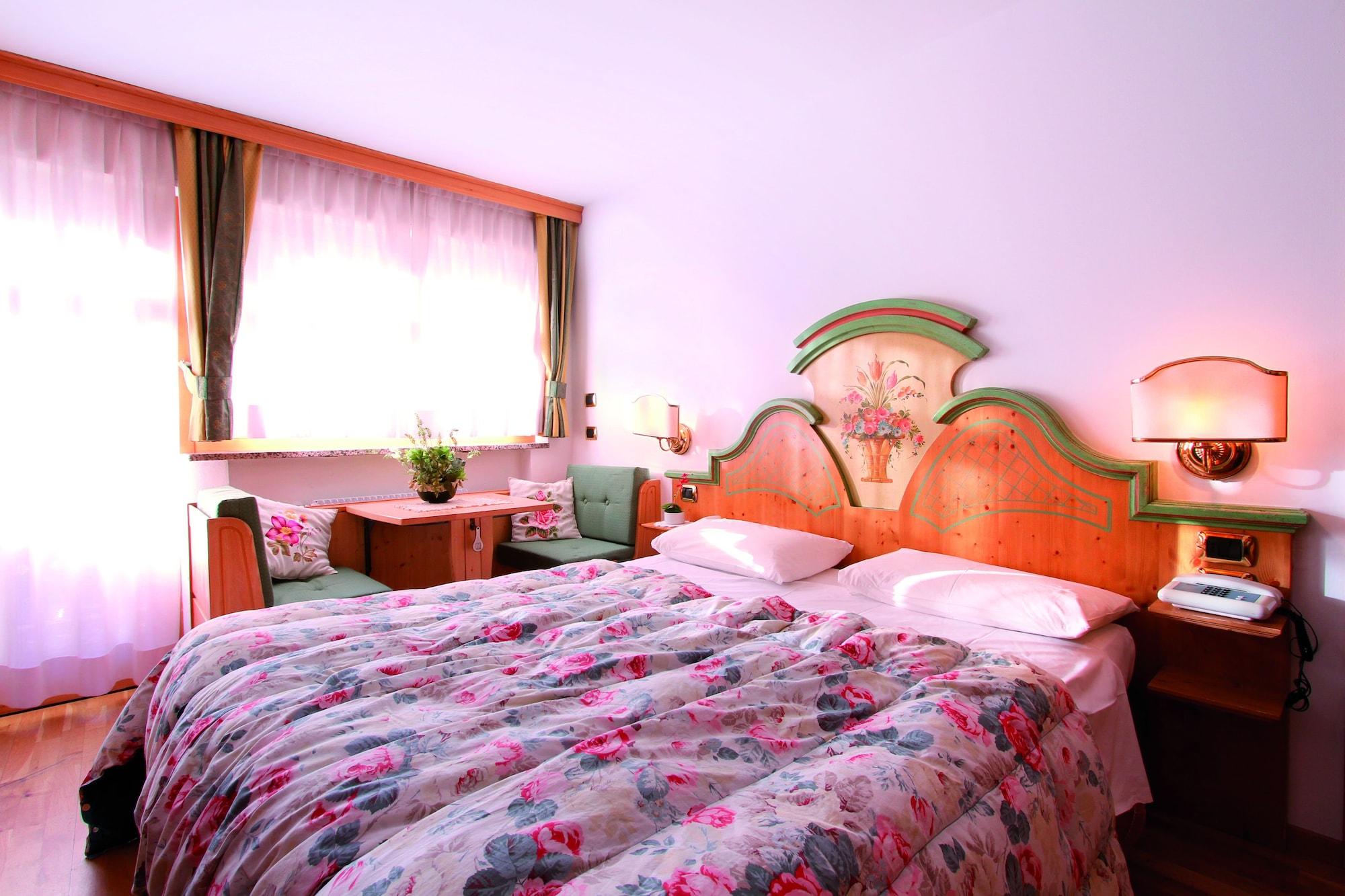 Hotel Dolomiti Schloss カナツェーイ エクステリア 写真
