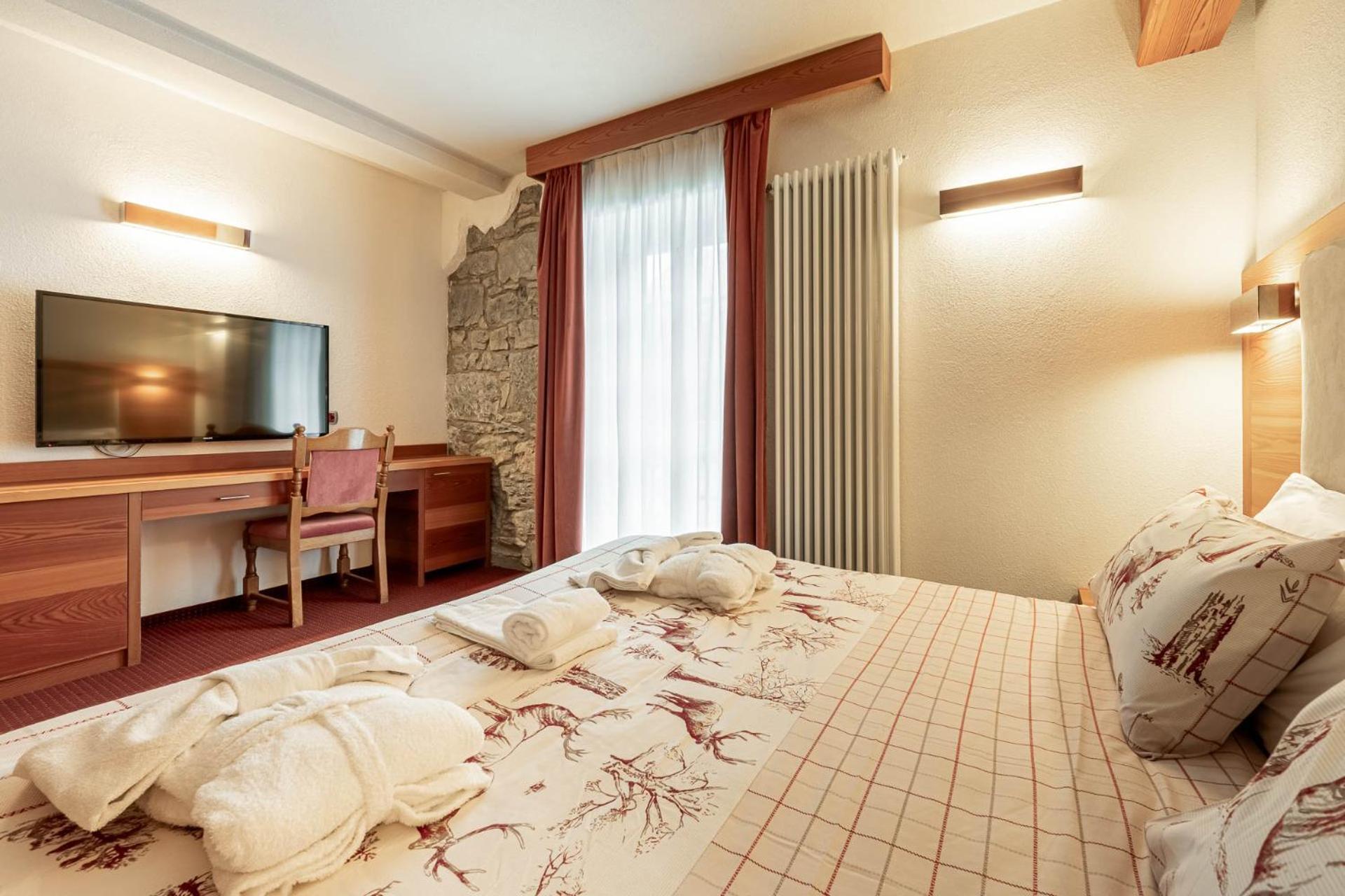 Hotel Dolomiti Schloss カナツェーイ エクステリア 写真