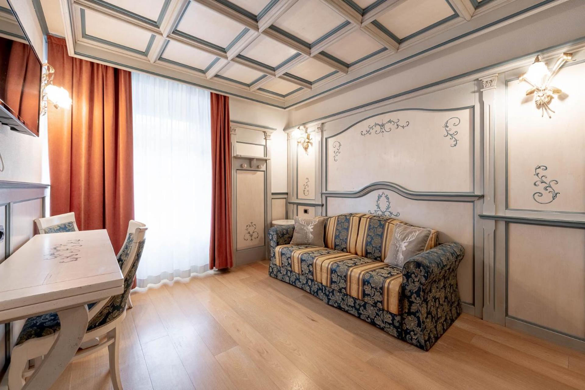 Hotel Dolomiti Schloss カナツェーイ エクステリア 写真