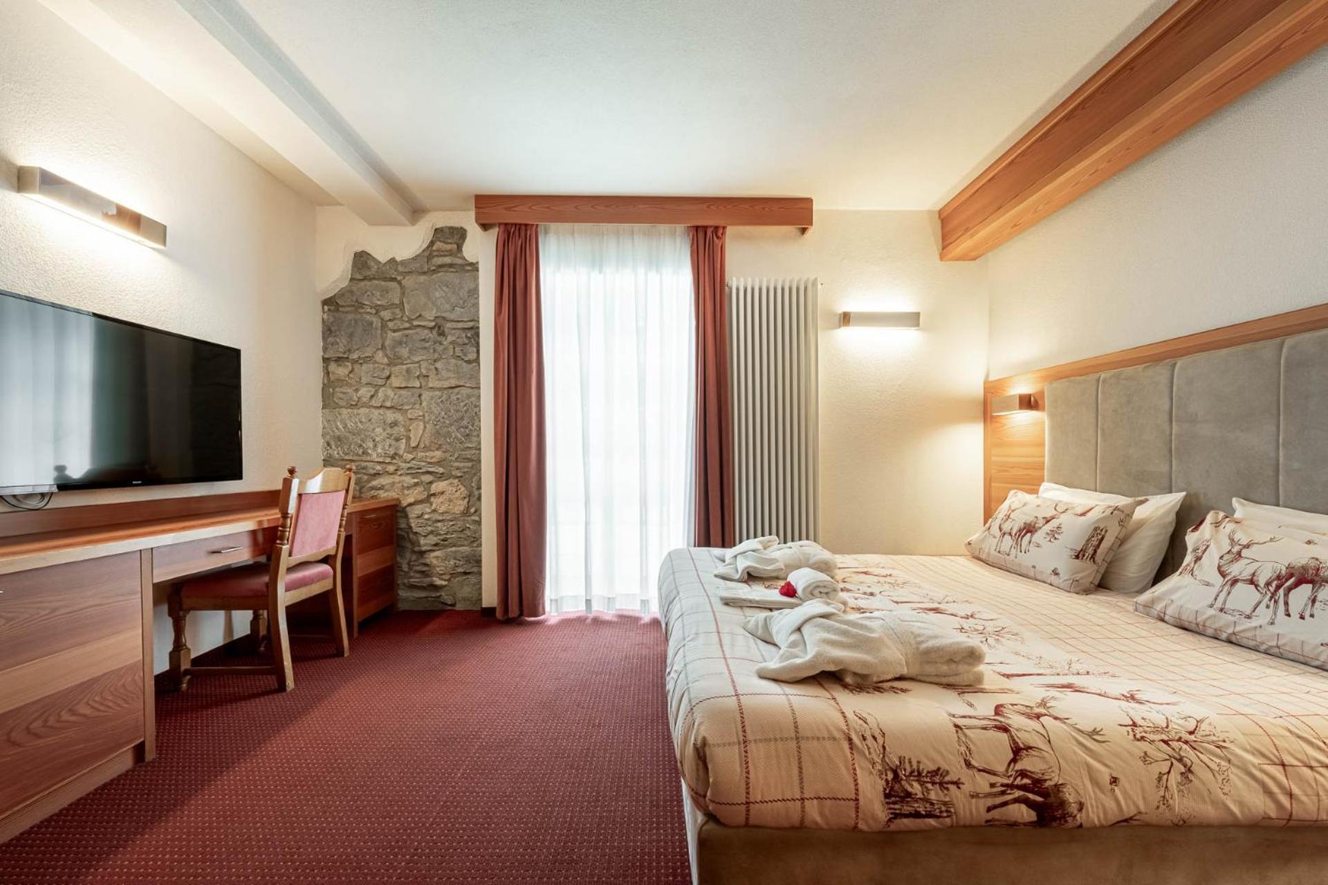 Hotel Dolomiti Schloss カナツェーイ エクステリア 写真