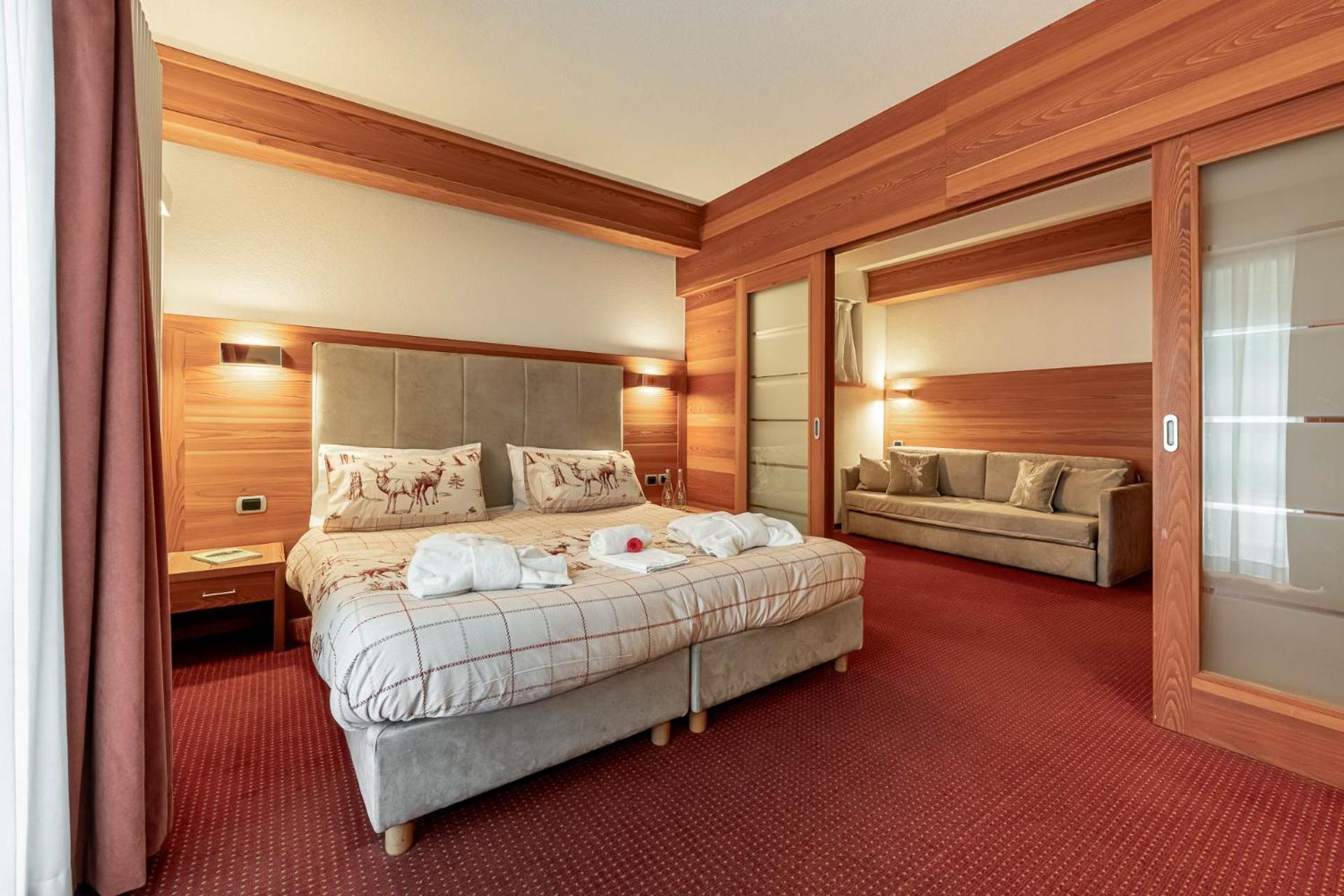 Hotel Dolomiti Schloss カナツェーイ エクステリア 写真