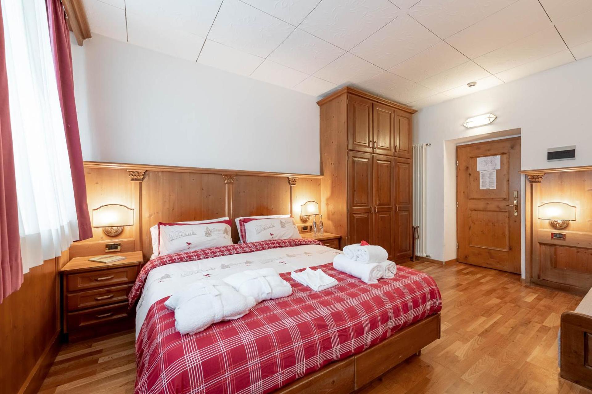 Hotel Dolomiti Schloss カナツェーイ エクステリア 写真