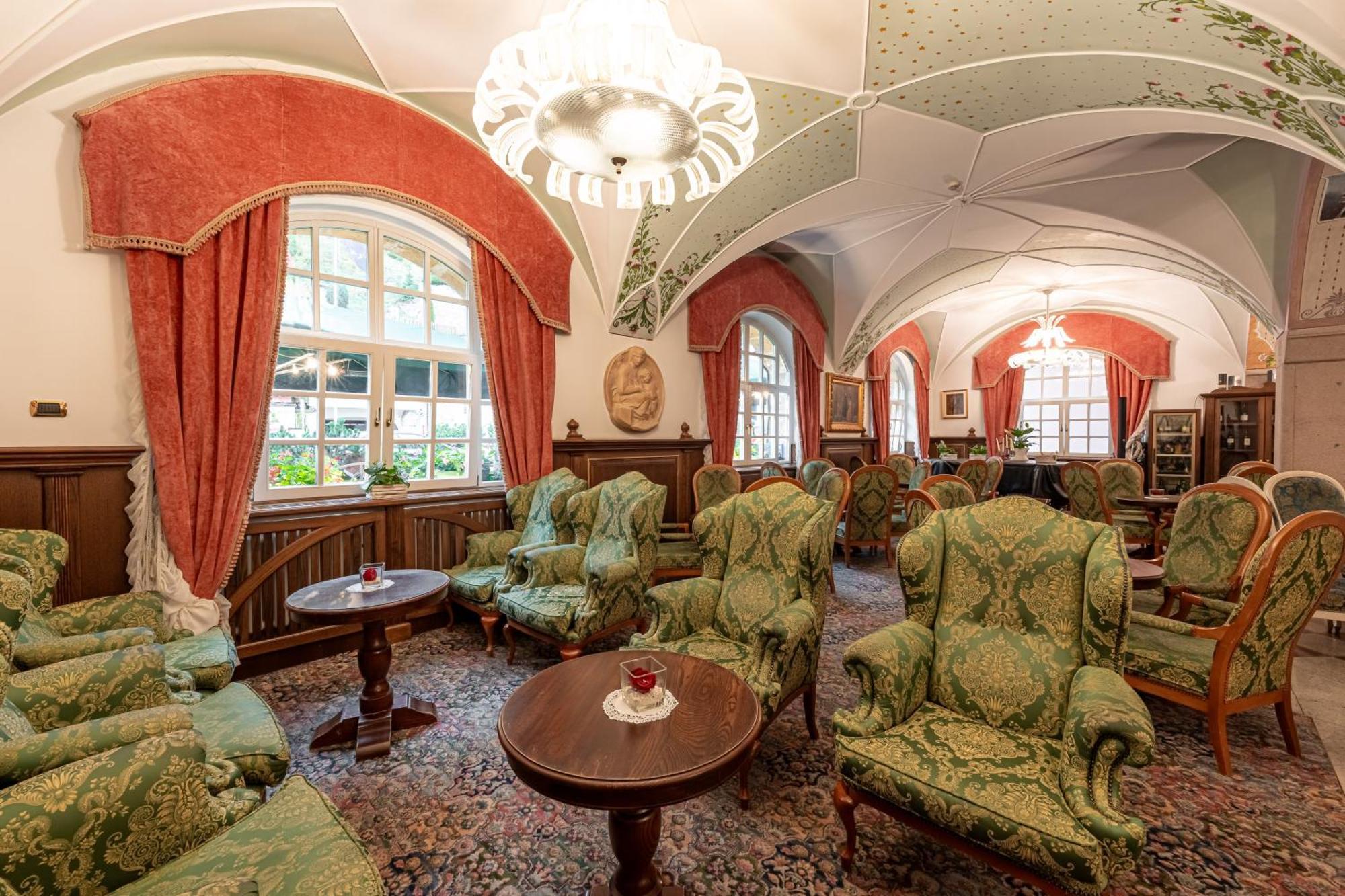 Hotel Dolomiti Schloss カナツェーイ エクステリア 写真