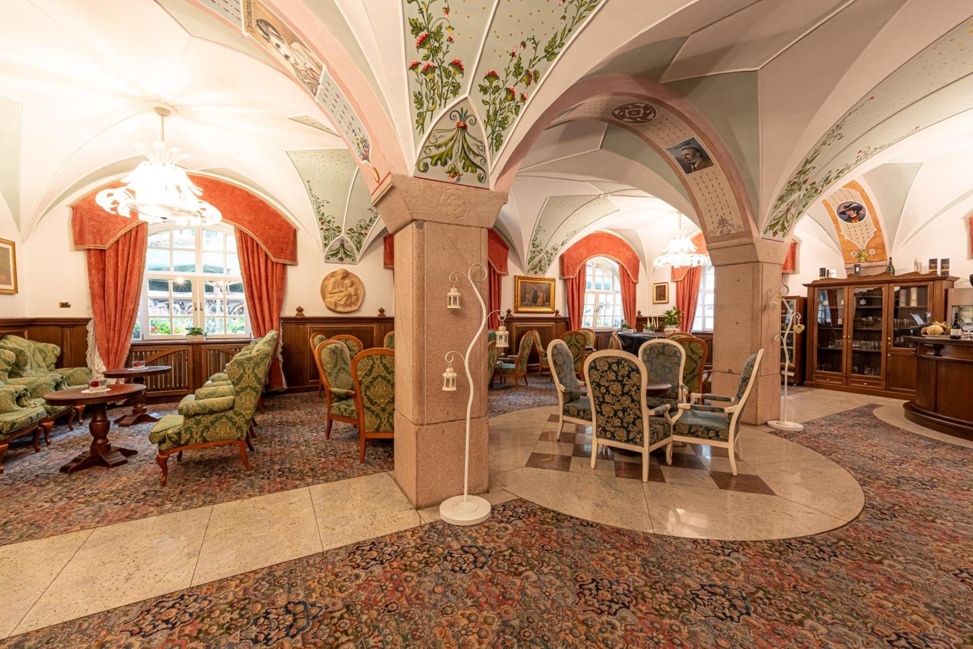 Hotel Dolomiti Schloss カナツェーイ エクステリア 写真