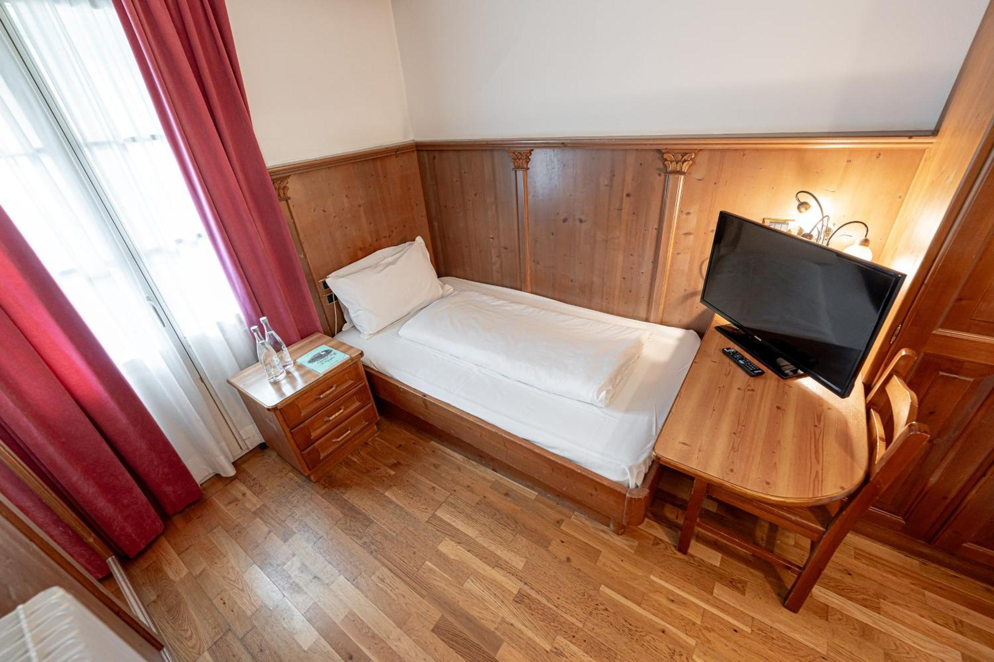 Hotel Dolomiti Schloss カナツェーイ エクステリア 写真