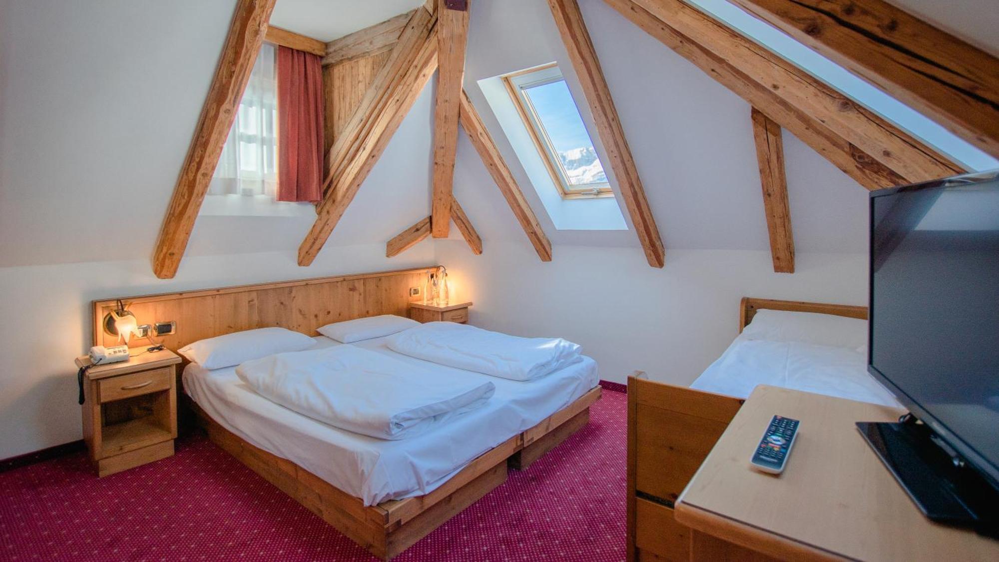 Hotel Dolomiti Schloss カナツェーイ エクステリア 写真