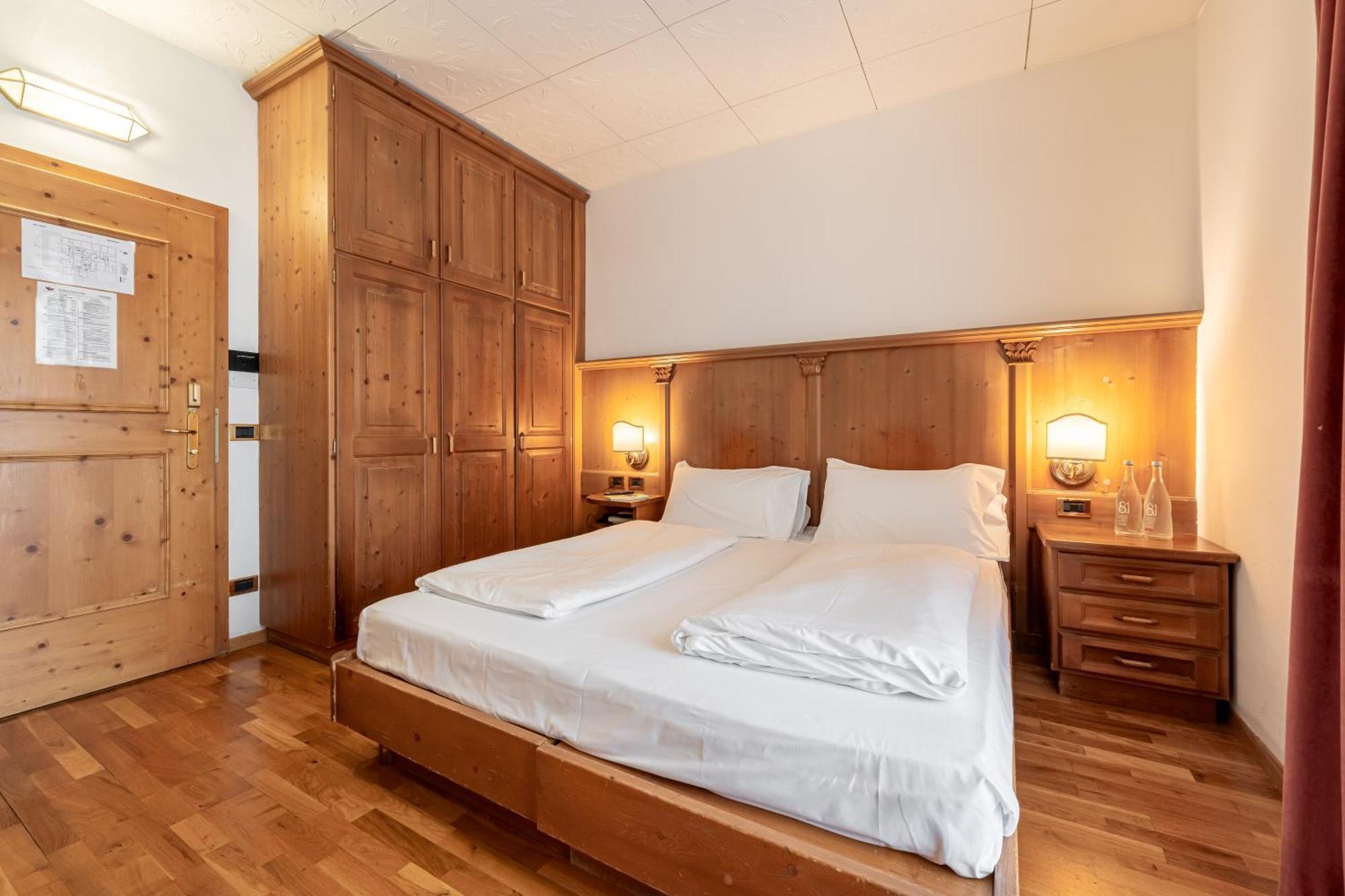 Hotel Dolomiti Schloss カナツェーイ エクステリア 写真