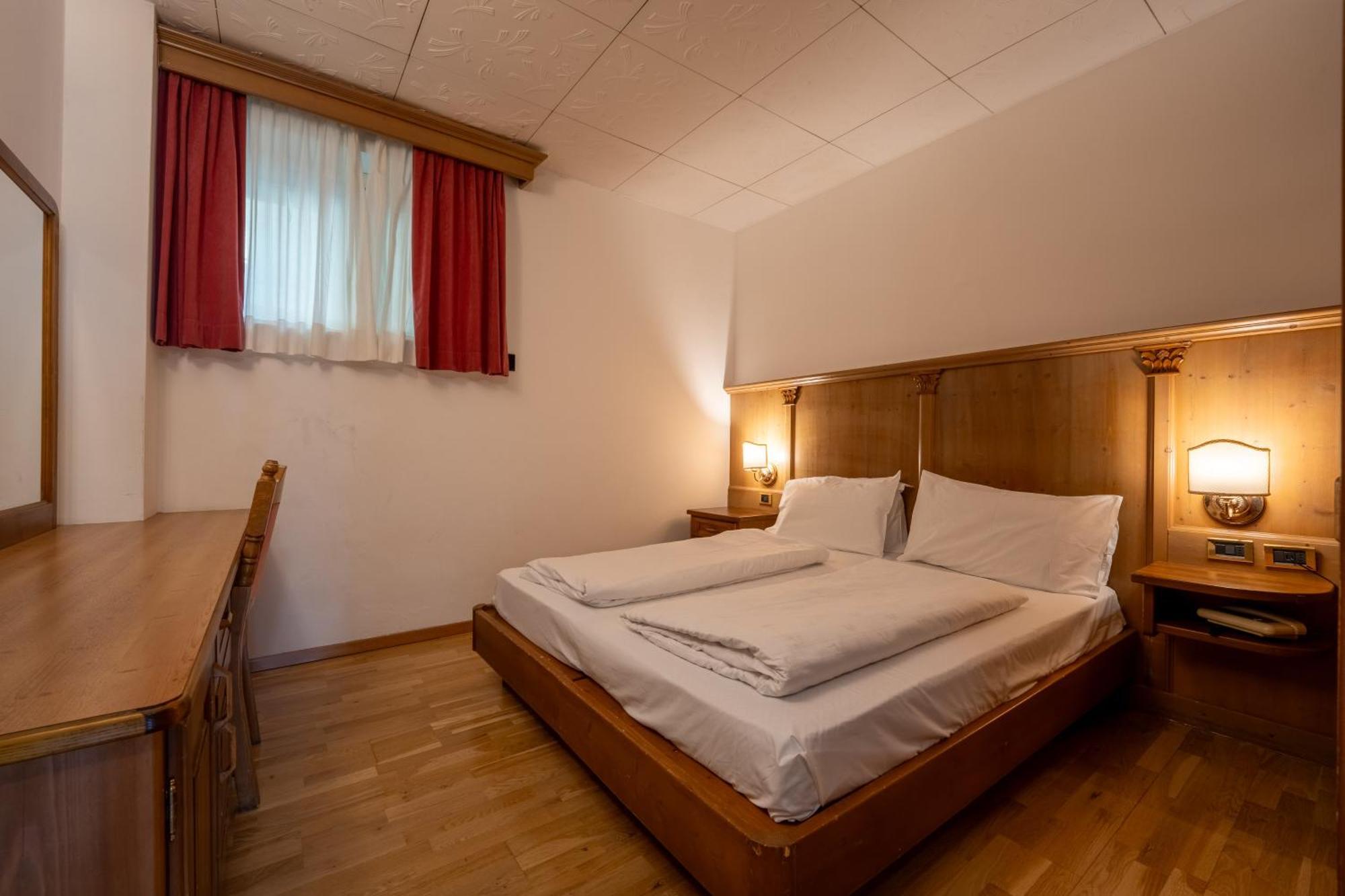 Hotel Dolomiti Schloss カナツェーイ エクステリア 写真