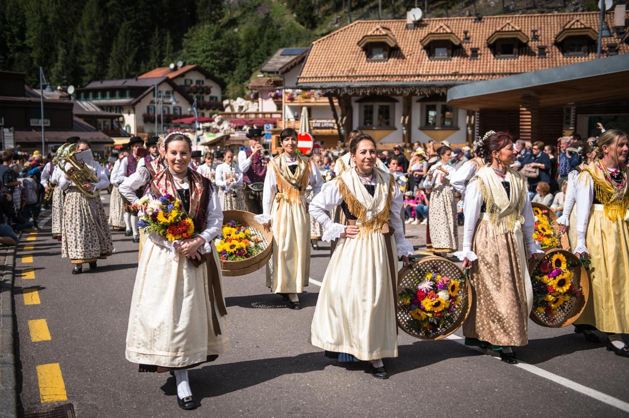 Hotel Dolomiti Schloss カナツェーイ エクステリア 写真