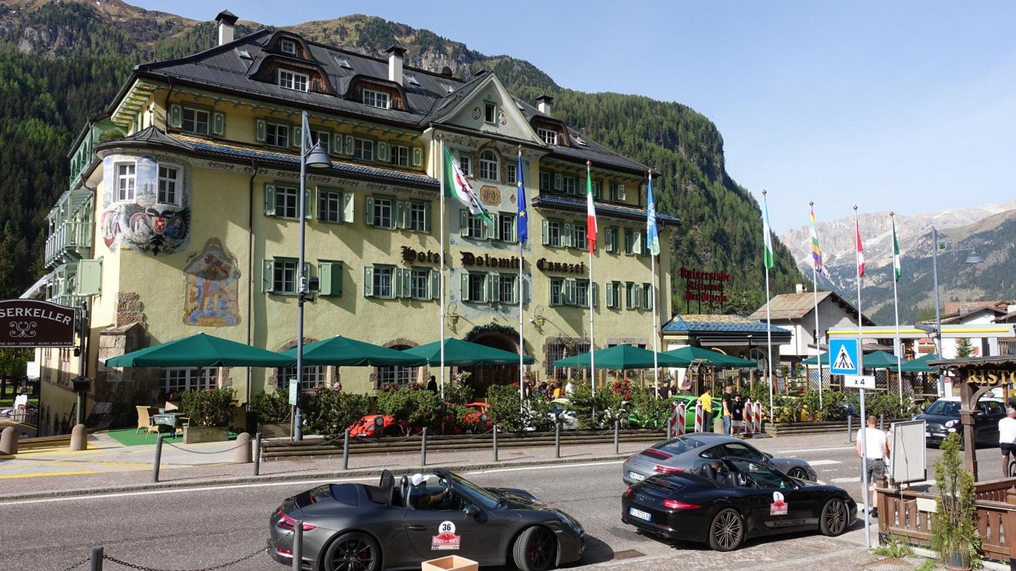 Hotel Dolomiti Schloss カナツェーイ エクステリア 写真