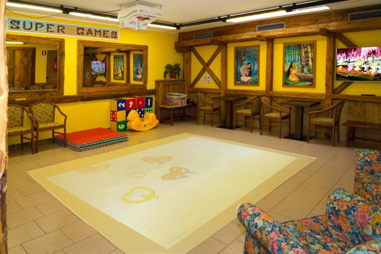 Hotel Dolomiti Schloss カナツェーイ エクステリア 写真